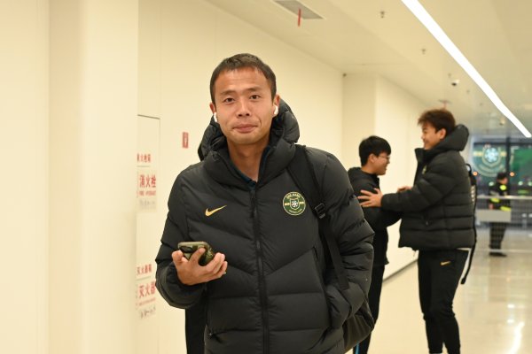 浙江俱乐部后场球员孙正傲（31岁）租借加盟青岛海牛