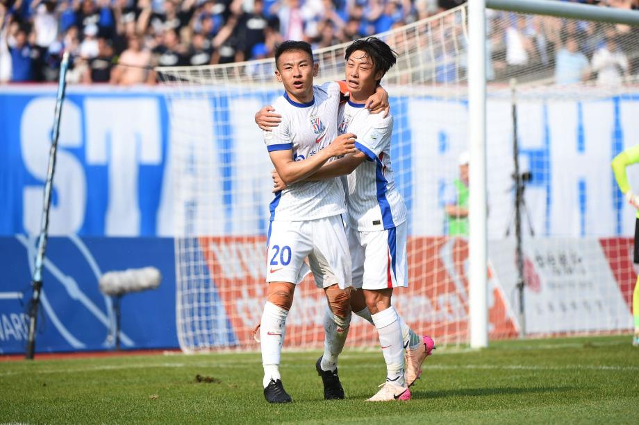 [图]于汉超双响 上海申花3-0无锡吴钩晋级下一轮  足协杯16强