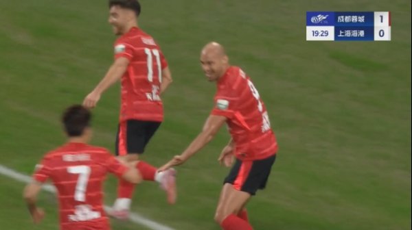 7分钟2球！王燊超错误  ，费利佩轻松推空门，蓉城2-0领跑  海港
