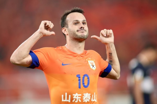 瓦神！瓦科24场3次戴帽、1次大四喜，22球0十二码球领跑中超射手榜！