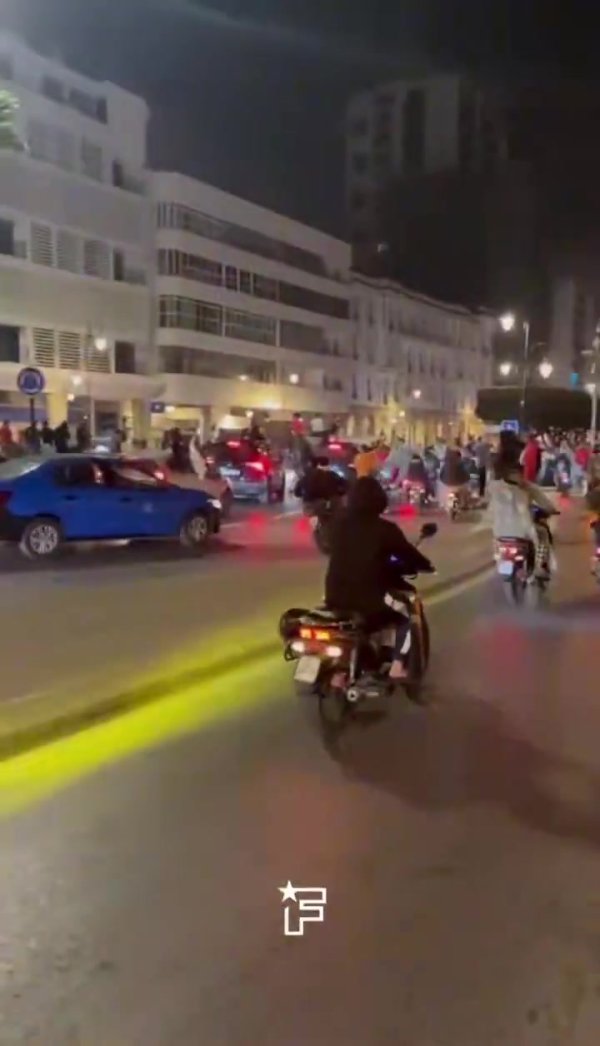 纯粹!摩洛哥首都拉巴特,凌晨3点人潮涌动庆祝世青赛夺魁 🏍️ 纯粹!摩洛哥首都拉巴特,凌晨3点人潮涌动庆祝世青赛夺魁 🏍️