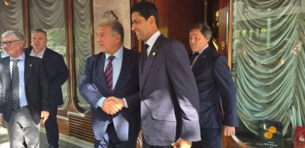 世体：俱乐部之间关系明显好转，拉波尔塔和纳赛尔赛前共进午餐