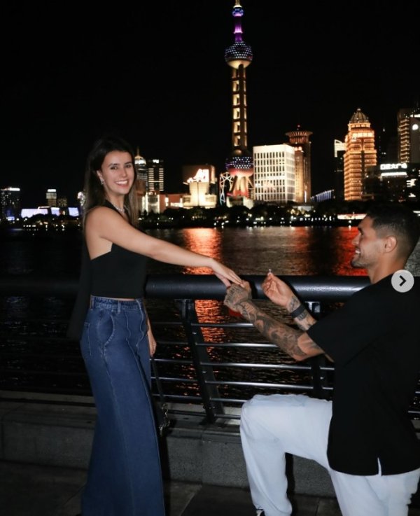 恭喜❤西海岸外援里切利在上海外滩求婚成功