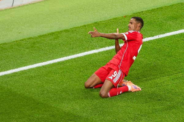 伊萨克:离开纽卡后没和埃迪-豪沟通 过,过去的事就翻篇吧 伊萨克:离开纽卡后没和埃迪-豪沟通 过,过去的事就翻篇吧