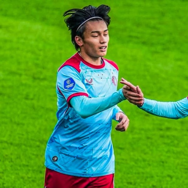 日本前场球员上田绮世创记录  ，费耶诺德21世纪第4位半场戴帽球员诞生