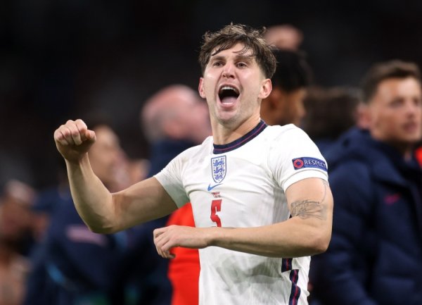 泰晤士：斯通斯因受伤  困扰曾一度打算退役 他是英格兰的后防基石