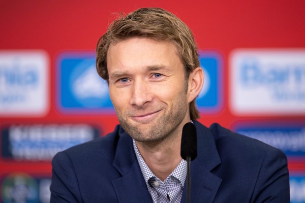 埃切维里仅获75分钟出场时间,药厂总监:球队首先要稳固防卫 埃切维里仅获75分钟出场时间,药厂总监:球队首先要稳固防卫