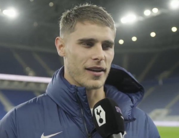 范德芬：我们练了很多任意球今天对埃弗顿奏效了 对手不好踢