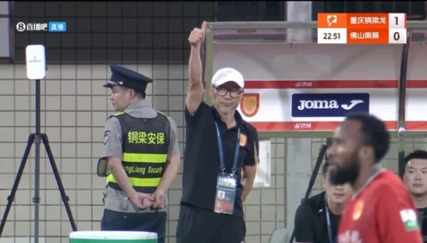 打破僵局!铜梁龙外援底线球攻击 中顶球破门,张外龙场边点赞👍 打破僵局!铜梁龙外援底线球攻击 中顶球破门,张外龙场边点赞👍