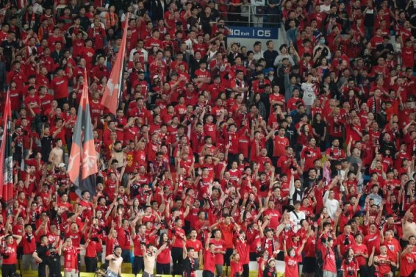 退赛争冠！蓉城官博被冲，大量球迷涌入评论区怒骂管理层引援不力