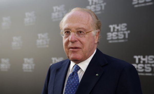 米兰主席:英超的海外转播权能卖出20亿欧元,而意甲只能卖出2亿 米兰主席:英超的海外转播权能卖出20亿欧元,而意甲只能卖出2亿