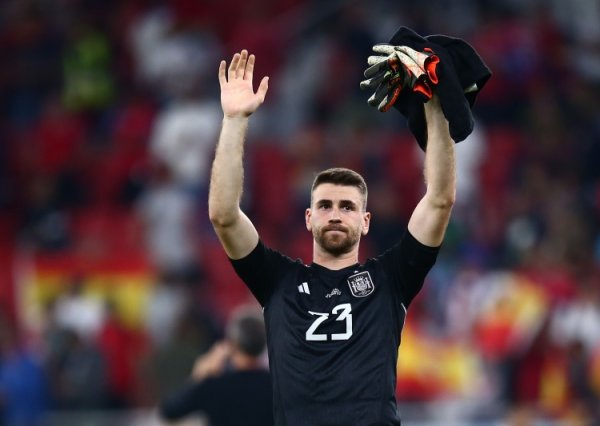 乌奈·西蒙：佩德里和亚马尔都是盘带魔术师 球员精力已接近极致